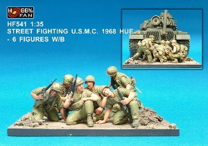 HF541 1/35 Street Fight U.S.M.C.1968 Hue-6 Figure with Base