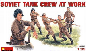 1/35 Soviet tank crew at work